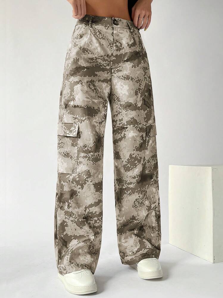 SHEIN EZwear Pantalones cargo con estampado de camuflaje con bolsillo con solapa - Multicolor - Añade 3