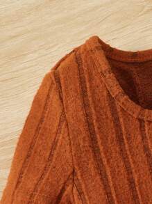 SHEIN Áo thun dệt kim sọc ngang cổ tròn ngắn tay dành cho các cô gái trẻ với đường viền hình chữ V và các cạnh xù - Rỉ Nâu - Xem 3