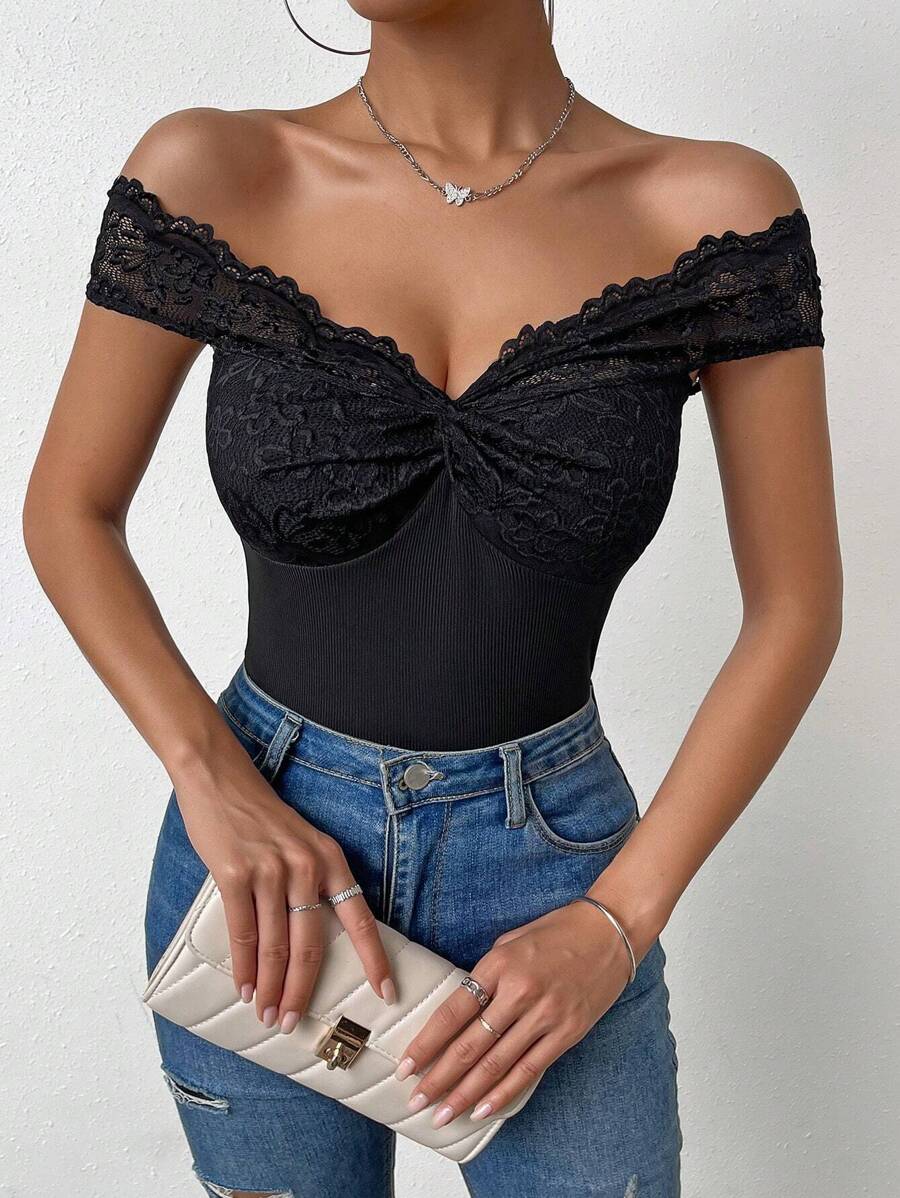 SHEIN Privé 蕾絲拼接前扭結一字肩T恤 - 黑色 - 查看 1