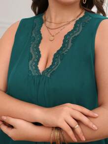 SHEIN Frenchy Áo hai dây Plus Size Tương phản ren màu trơn Giải trí - Màu xanh lá cây đậm - Xem 2