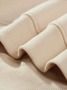 Manfinity Homme 男性寬鬆版型字樣和花卉印花保暖衫,內層加厚 - 杏色 - 查看 4