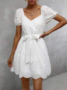 SHEIN VCAY 網眼刺繡貝殼邊繫腰帶連衣裙 - 白色 - 查看 6