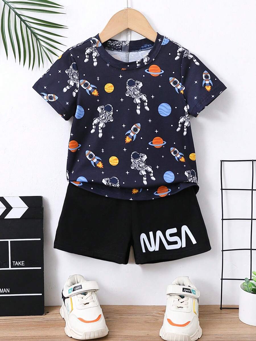 SHEIN Explorewe Đứa bé trai In Phi hành gia Áo thun & Đồ họa Chữ cái Quần short - màu đen - Xem 1