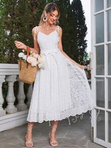 Simplee 肩上打結腰帶蕾絲吊帶連衣裙 - 白色 - 查看 4