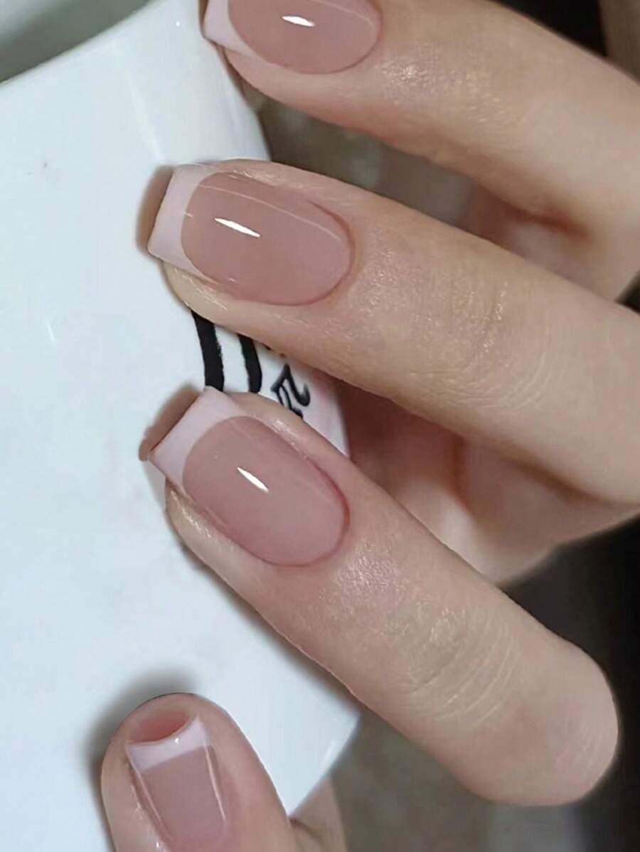 Trở nên quyến rũ với bộ móng tay giả dài 24 hình vuông màu pastel phong cách Pháp