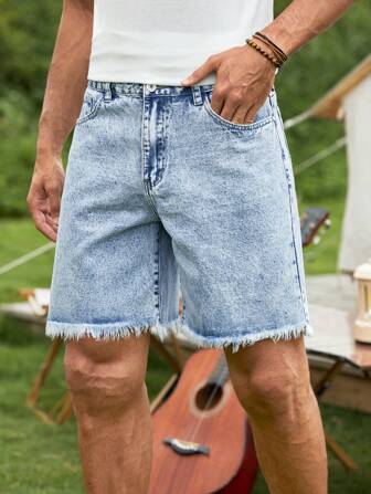 شورت جينز رجالي بحواف خام وتصميم فضفاض