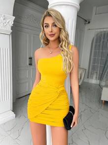 INAWLY Solva Vestido ajustado de un hombro girante delantero fruncido - Mostaza Amarilla - Ver 3