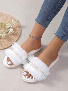 學院臥室拖鞋適用於女士毛茸茸荷葉邊人造珍珠裝飾單帶家居拖鞋 - 米色 - 查看 2