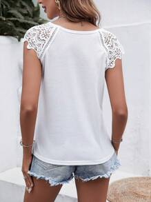 SHEIN Frenchy Ladies' Floral Printed Contrast Lace Cap Sleeve Casual T-Shirt, Vacation Style,Bridgerton Summer White - White - View 2