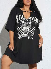 SHEIN CURVE+ Plus Tiger & Letter Graphic Keyhole Neck Drop Shoulder Tee Dress - Black - View 2