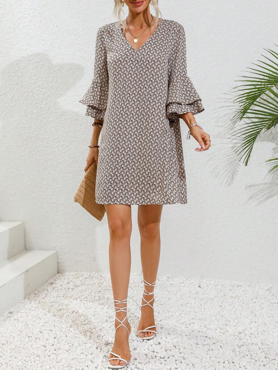 EMERY ROSE 滿版印花荷葉袖直筒連衣裙