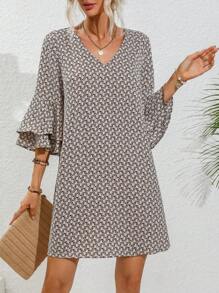 EMERY ROSE 滿版印花荷葉袖直筒連衣裙