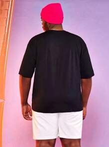 Manfinity LEGND 男士加大尺寸寬鬆t恤和短褲,具有字母和圖案印花 - 黑與白 - 查看 2