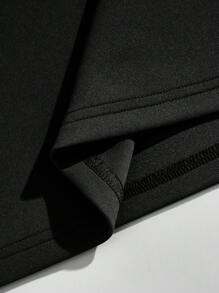 Manfinity Roghcode 男士字母图案T恤，2000年代风格 - 黑色 - 查看 5