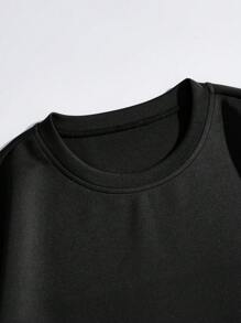 Manfinity Roghcode 男士字母图案T恤，2000年代风格 - 黑色 - 查看 8