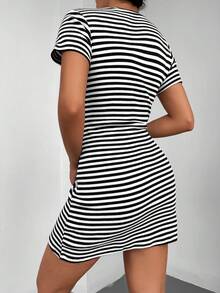 SHEIN PETITE 條紋印花緊身洋裝 - 黑與白 - 查看 2