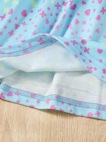 SHEIN Cô gái trẻ màu xanh hoạt hình in hình trái tim Váy phong cách đường phố giản dị với đường viền cổ tròn và tay áo xù cho mùa hè - Màu xanh lam - Xem 7