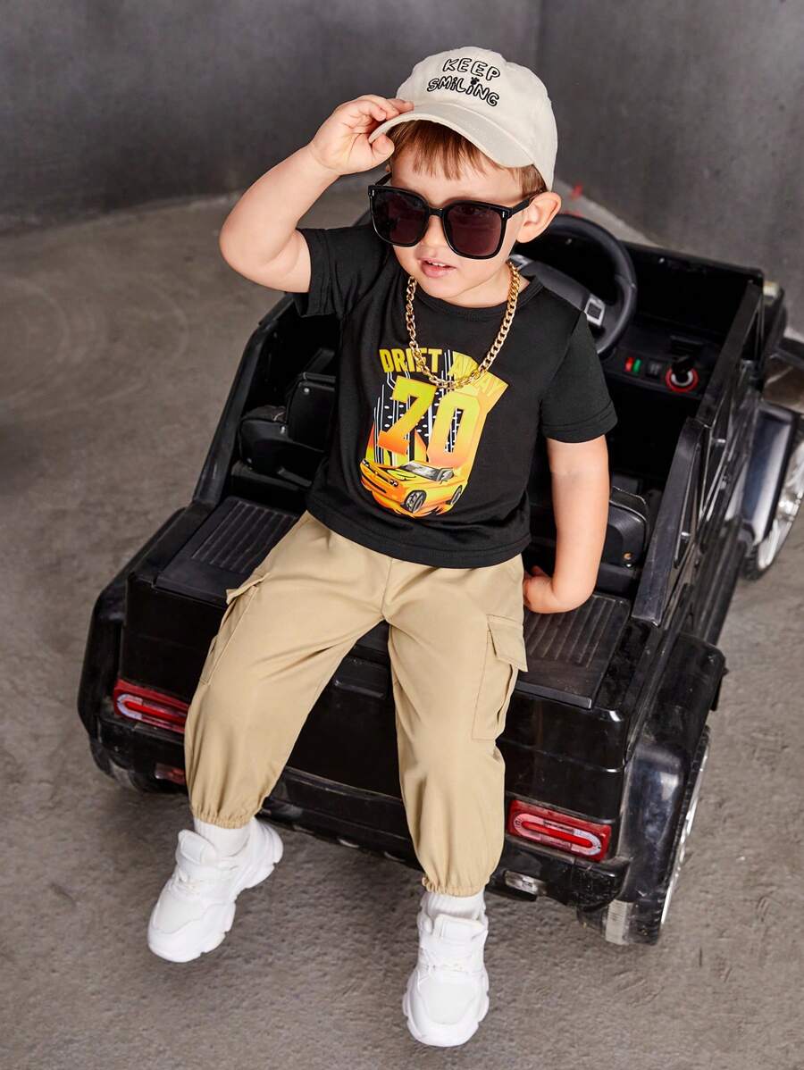 男嬰汽車和字母圖案T恤和翻蓋口袋長褲套裝 - 黑色 - 查看 1