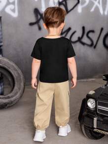 男嬰汽車和字母圖案T恤和翻蓋口袋長褲套裝 - 黑色 - 查看 2