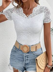 SHEIN Clasi Top unicolor de cuello V con encaje