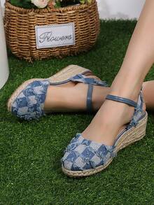 女士格子毛邊飾草編踝帶鞋，度假面料坡跟鞋