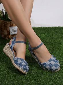 女士格子毛邊飾草編踝帶鞋，度假面料坡跟鞋