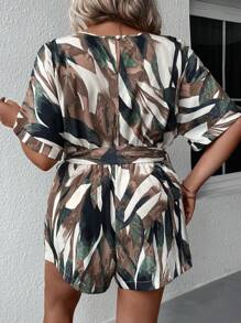 SHEIN LUNE 大碼滿版印花蝙蝠袖腰帶連身短褲 - 墨綠色 - 查看 3