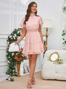 SHEIN Frenchy 小高領荷葉邊連衣裙 - 粉色 - 查看 4