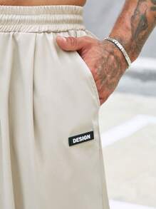 Manfinity Homme 男士寬鬆直筒長褲,採用字母補丁細節設計和束口腰帶 - 米色 - 查看 7