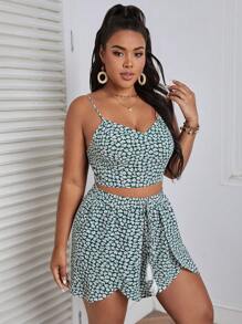 SHEIN VCAY Plus Ditsy Floral Cami Top & Tassel Tie Front Shorts,Holiday Outfits Boho - Green - View 3