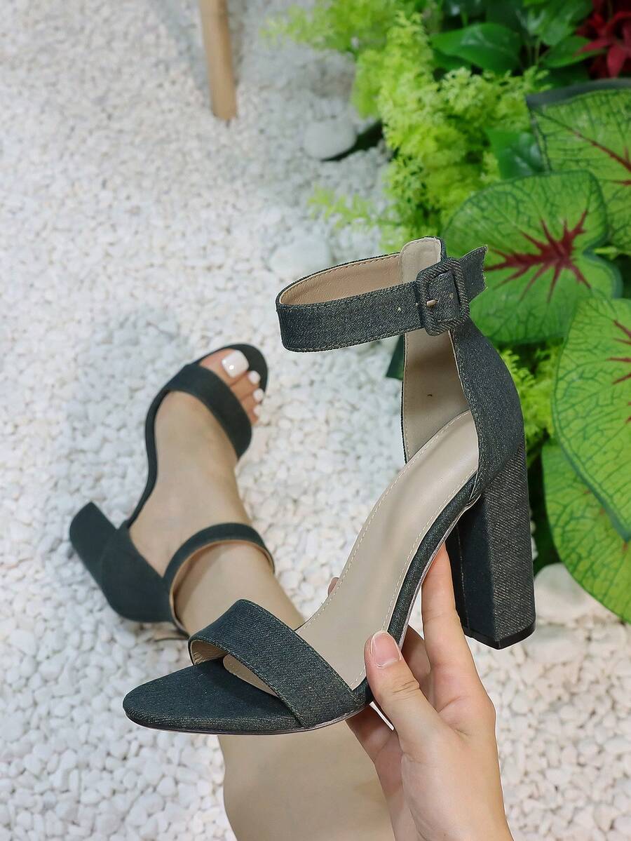 黑色高跟鞋，时尚交叉带设计，银色撞色，舒适粗跟凉鞋，适合派对、度假、新夏季系列 - 黑色 - 查看 1