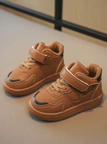 男孩魔術貼系帶設計翅膀刺繡時尚板鞋適用於戶外