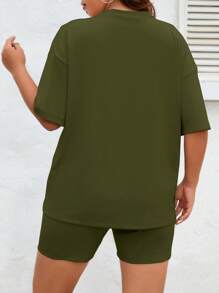 SHEIN Essnce 大碼字母壓紋落肩T恤和騎行褲 - 軍綠色 - 查看 2