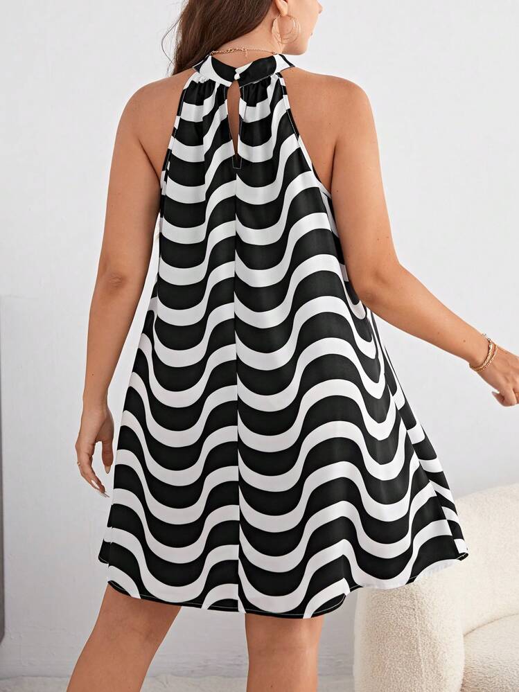 SHEIN Privé פלוס שמלת טוניקת טוניקה עם הדפס פסים גל לקיץ - שחור ולבן - ראה 2