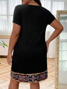 SHEIN LUNE Plus Geo Print Crisscross Front Tee Dress For Summer - Black - View 2