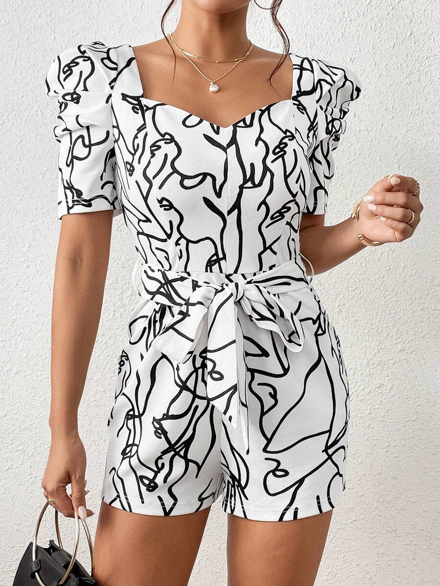 SHEIN Essnce 滿版印花雞心領口泡泡袖腰帶連身短褲 - 黑與白 - 查看 1