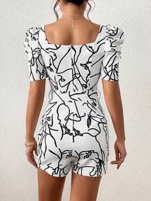 SHEIN Essnce 滿版印花雞心領口泡泡袖腰帶連身短褲 - 黑與白 - 查看 5