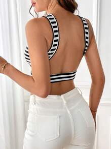 SHEIN Essnce Top corto sin mangas de rayas sexy para mujeres, ajustado y descubierto en la espalda, ideal para el verano