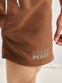 Manfinity Hombres Shorts de natación con estampado de letra de cintura con cordón - Café integral - Ver 7