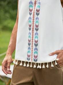 Manfinity RSRT Lỏng lẻo phù hợp Nam In Hình học Không tay Áo sơ mi Với Trang chí tua cờ - trắng - Xem 4