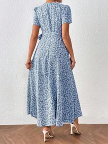 SHEIN Frenchy 碎花側打結圍裹式連衣裙 - 藍色 - 查看 2