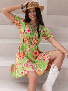 Rusttydustty Women's Summer Beach Vacation Floral Print V-Neck Contrast Lace Puff Sleeve Waist Cinched Short Dress - Green - View 1