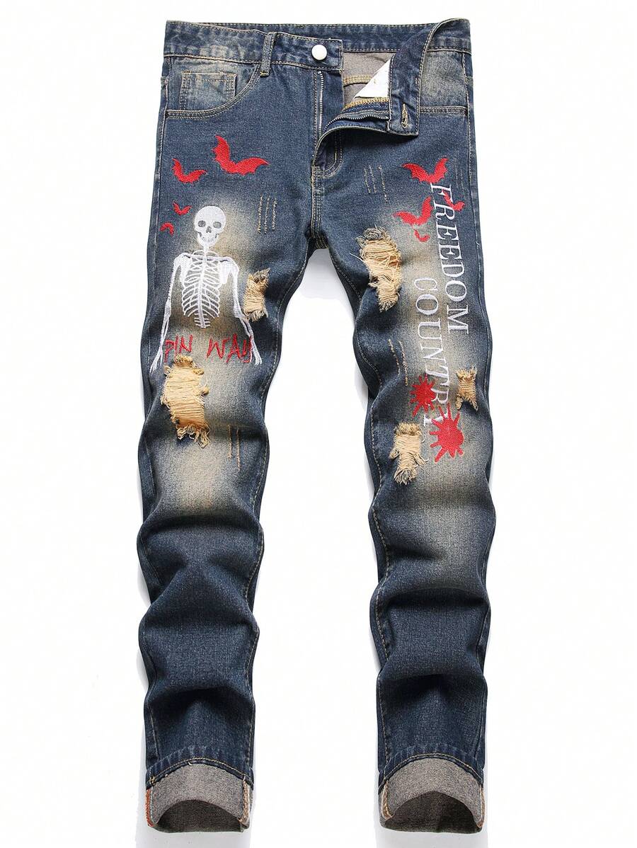 男式棉质骷髅与字母刺绣破洞磨边漂白水洗牛仔裤，万圣节适用 - 深色水洗藍 - 查看 1