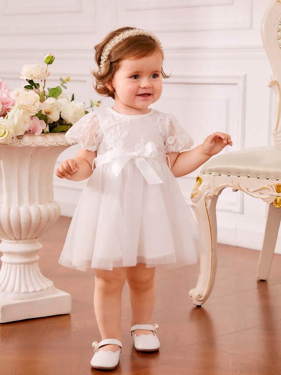 SHEIN Baby Floral Embroidery Puff Sleeve Bow Front Mesh Overlay Dress - White - View 1