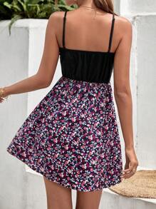 SHEIN Frenchy 碎花鏤空蕾絲花邊吊帶連衣裙