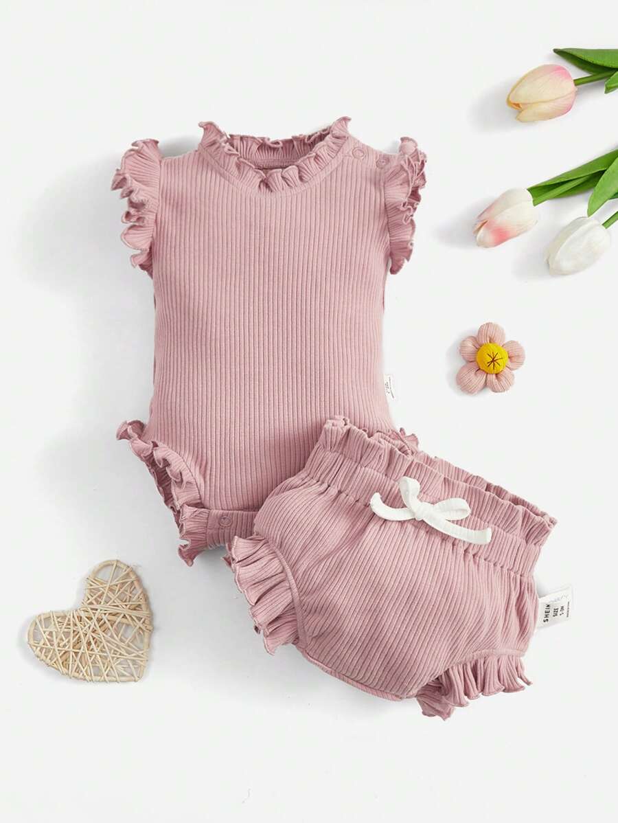 SHEIN Bộ áo liền thân mềm mại cho bé gái sơ sinh, có bèo nhún và nơ trang trí, quần đùi tam giác, thích hợp cho mùa hè, gồm hai mảnh. - Bụi hồng - Xem 1