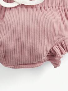 SHEIN Bộ áo liền thân mềm mại cho bé gái sơ sinh, có bèo nhún và nơ trang trí, quần đùi tam giác, thích hợp cho mùa hè, gồm hai mảnh. - Bụi hồng - Xem 4
