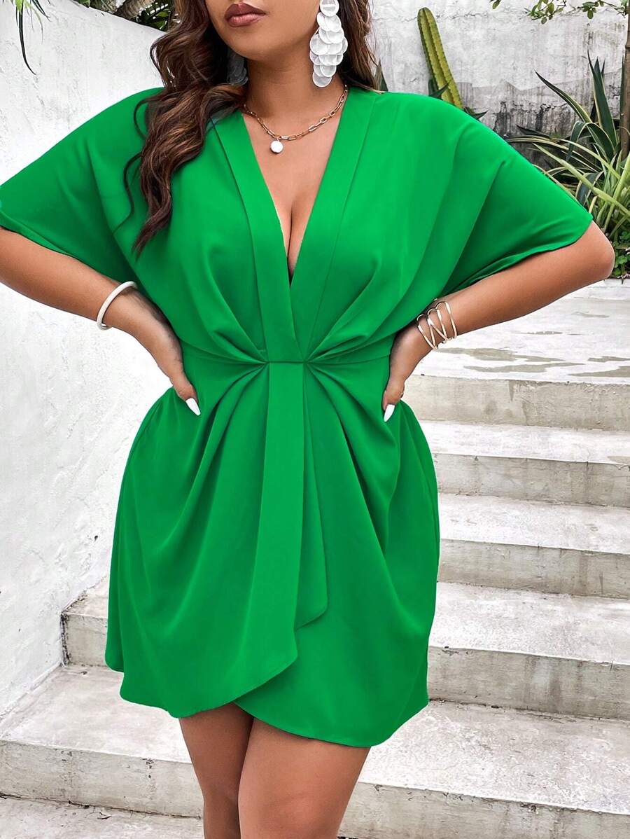 SHEIN Clasi Vestido de cuello en pico, mangas tipo murciélago y fruncido en la parte delantera, talla grande - Verde - Ver 1