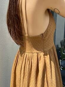 DAZY 素色前繫帶吊帶連衣裙 - 駝色 - 查看 8