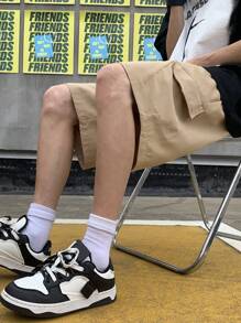 Manfinity Homme Quần short nam dáng rộng có túi nắp và eo có dây rút - Màu Khaki - Xem 4